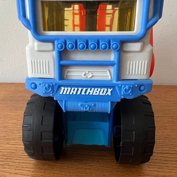 Matchbox Truck Hydro Car Wash MATTEL Color Changing Toy - Picture 4 of 8